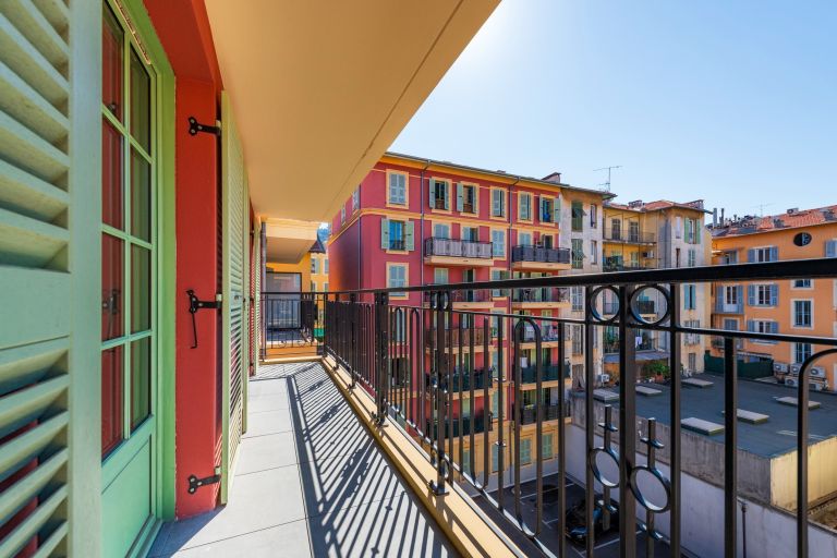 luxury apartment 2 Rooms for sale on NICE (06000)