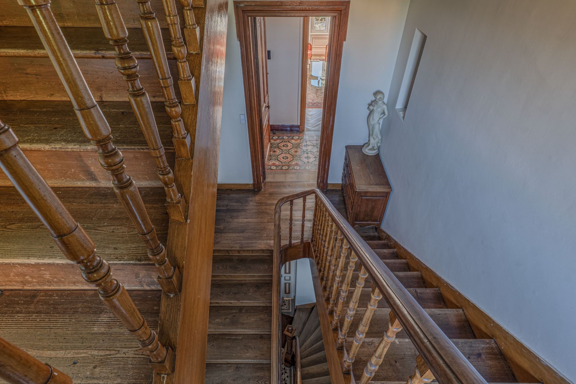 mansion (hôtel particulier) 9 Rooms for sale on CALUIRE ET CUIRE (69300)