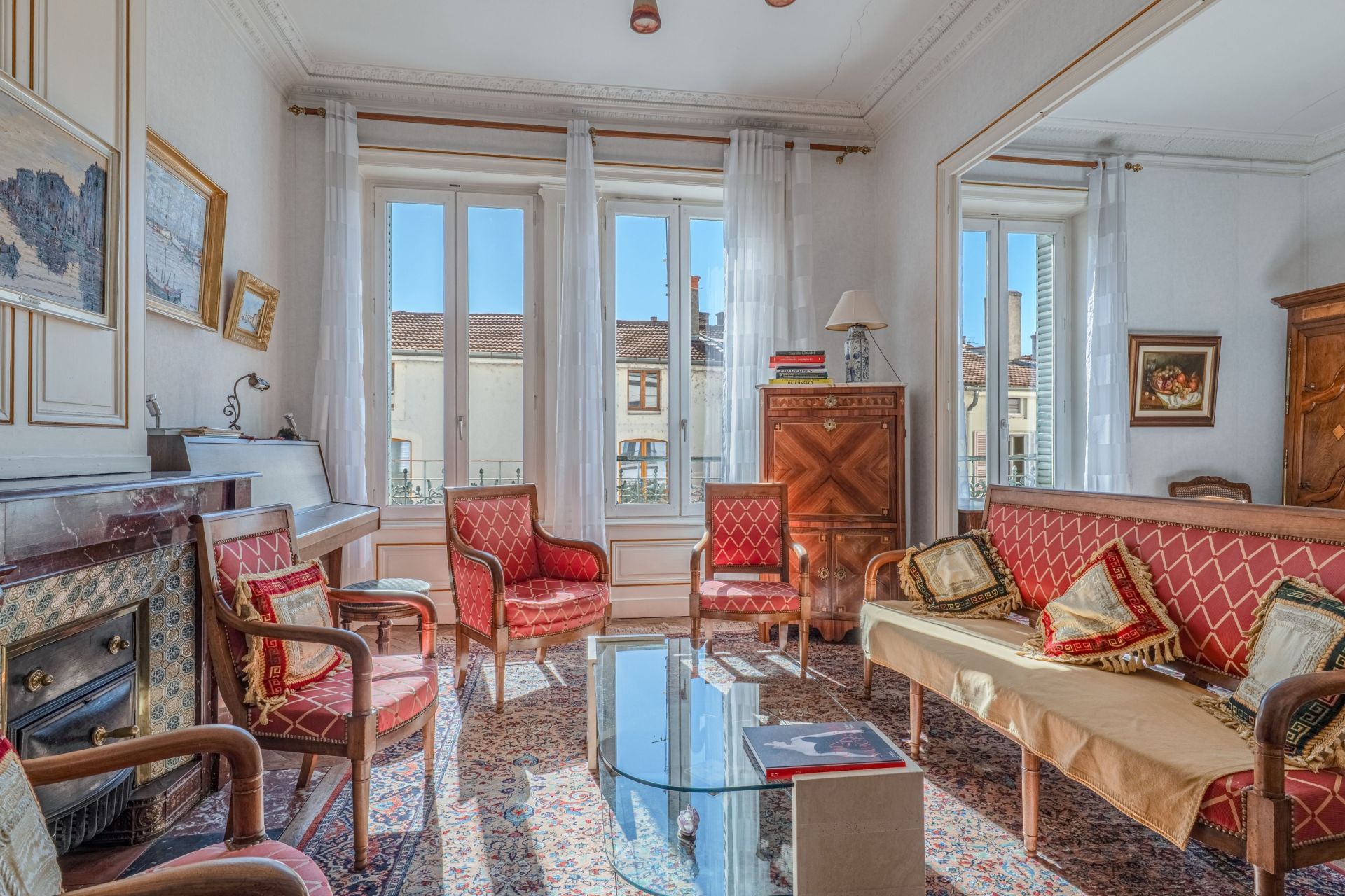 mansion (hôtel particulier) 9 Rooms for sale on CALUIRE ET CUIRE (69300)