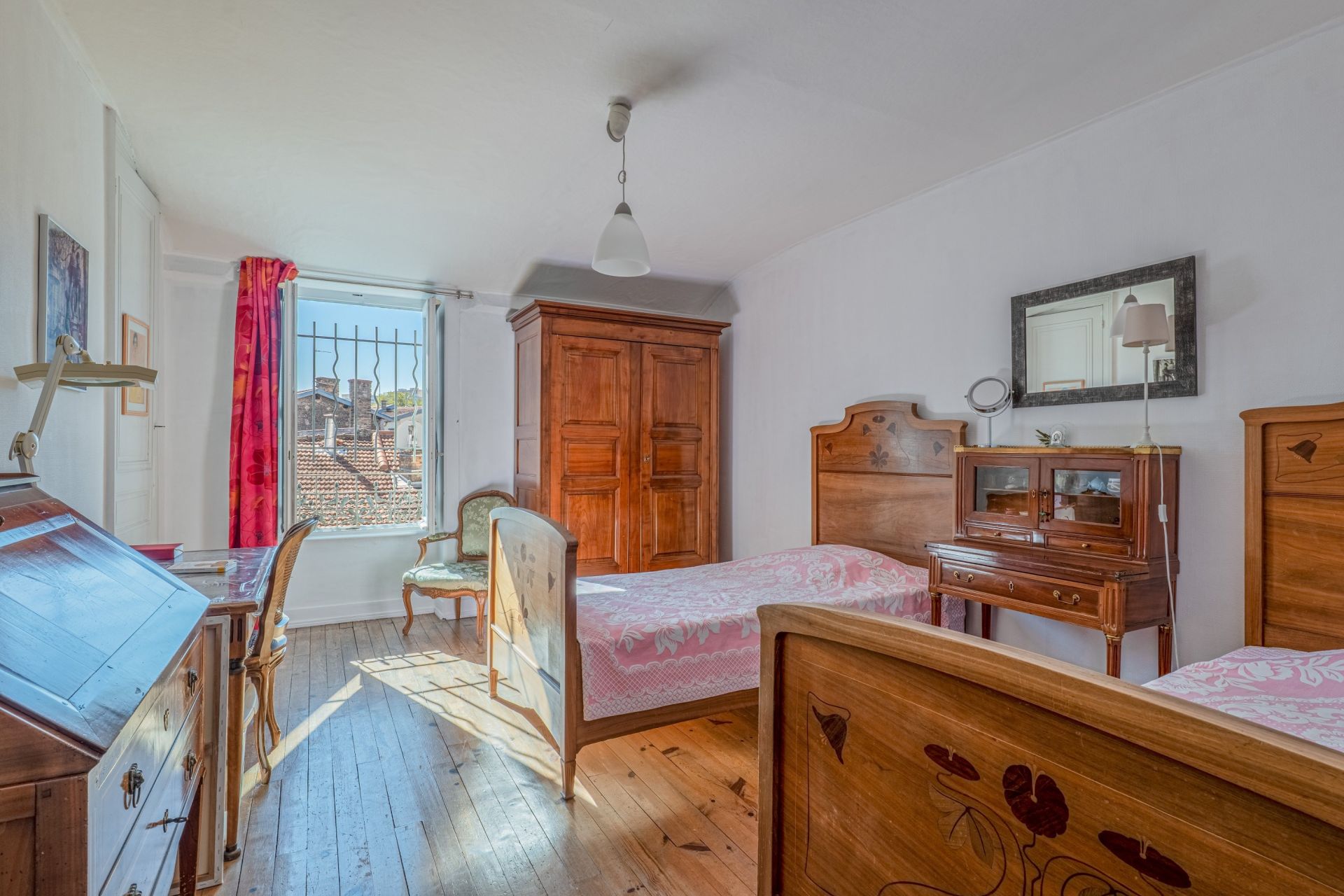 mansion (hôtel particulier) 9 Rooms for sale on CALUIRE ET CUIRE (69300)