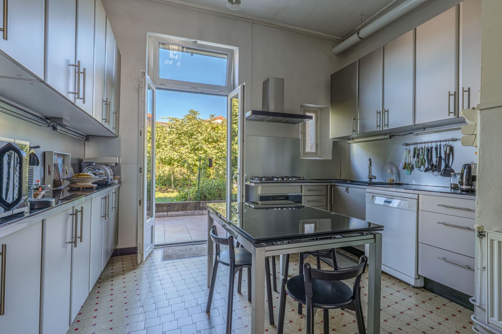 mansion (hôtel particulier) 9 Rooms for sale on CALUIRE ET CUIRE (69300)