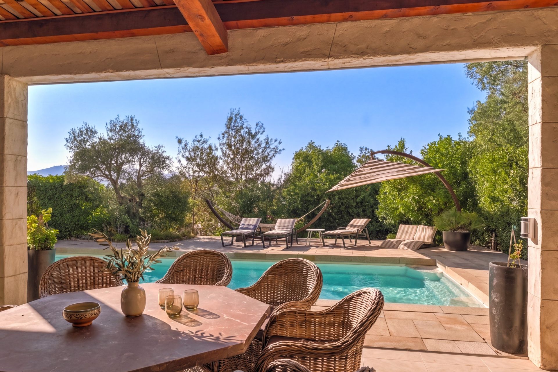 luxury villa 5 Rooms for sale on CANNES (06400)