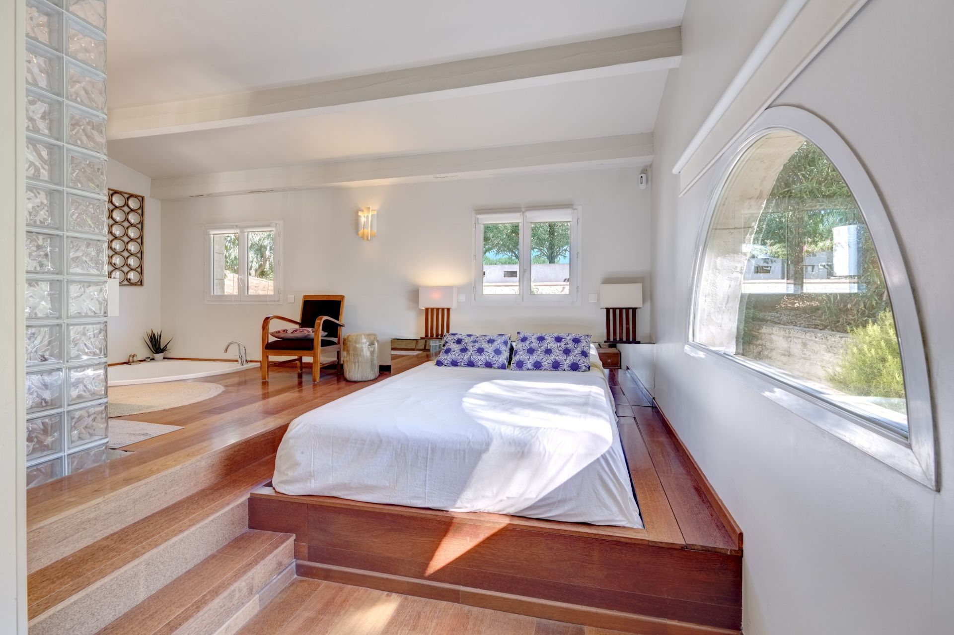 luxury villa 5 Rooms for sale on CANNES (06400)
