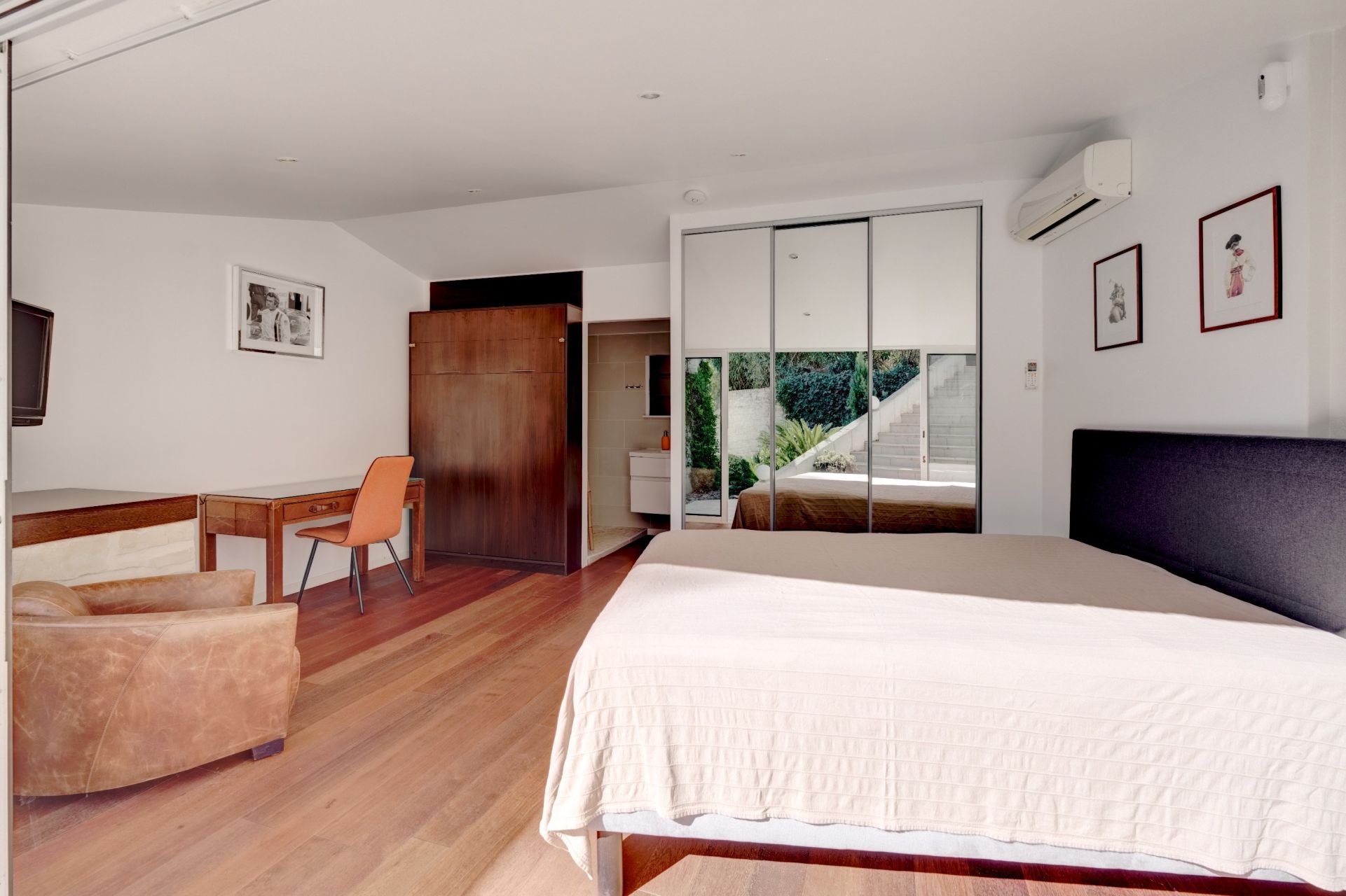 luxury villa 5 Rooms for sale on CANNES (06400)