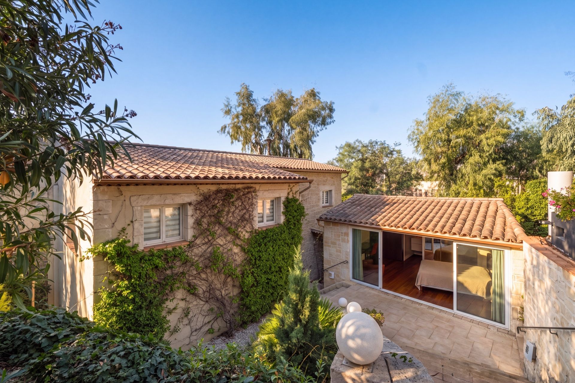 luxury villa 5 Rooms for sale on CANNES (06400)