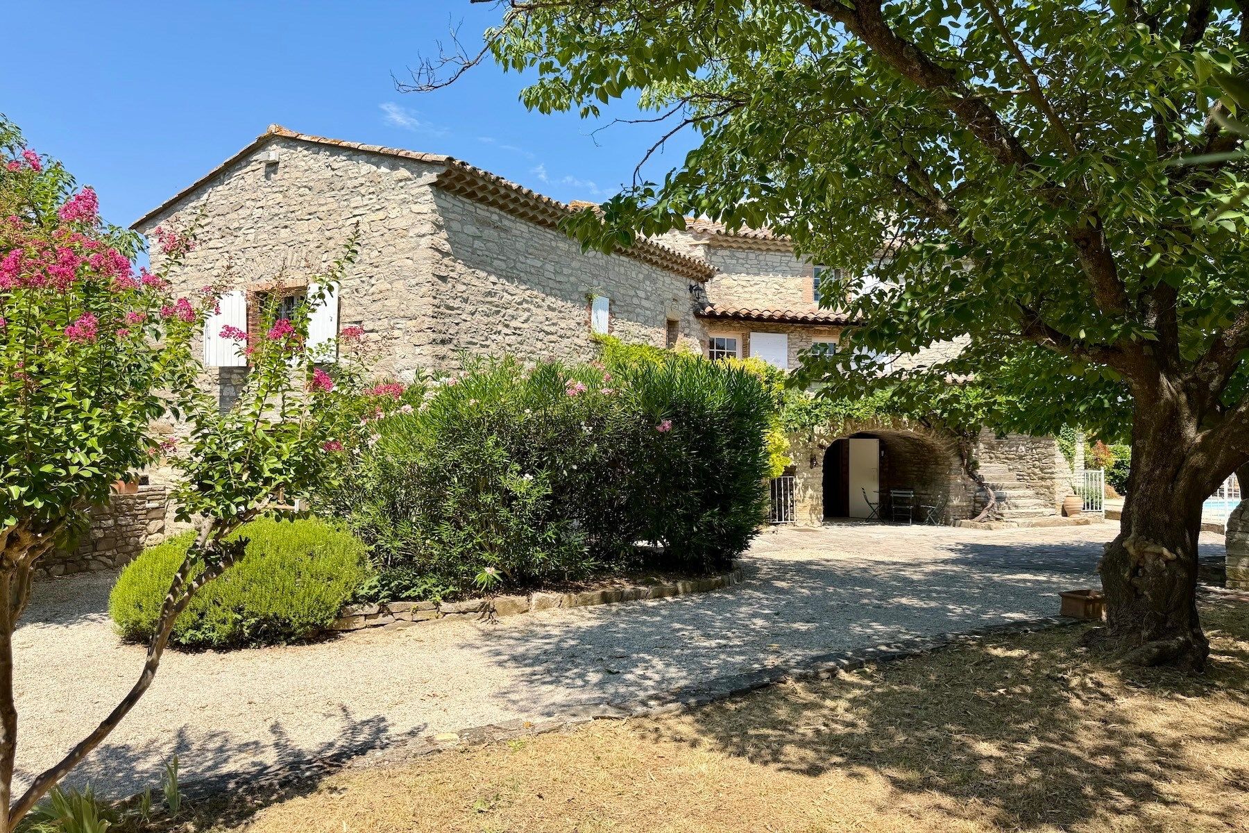 luxury house 6 Rooms for sale on UZES (30700)