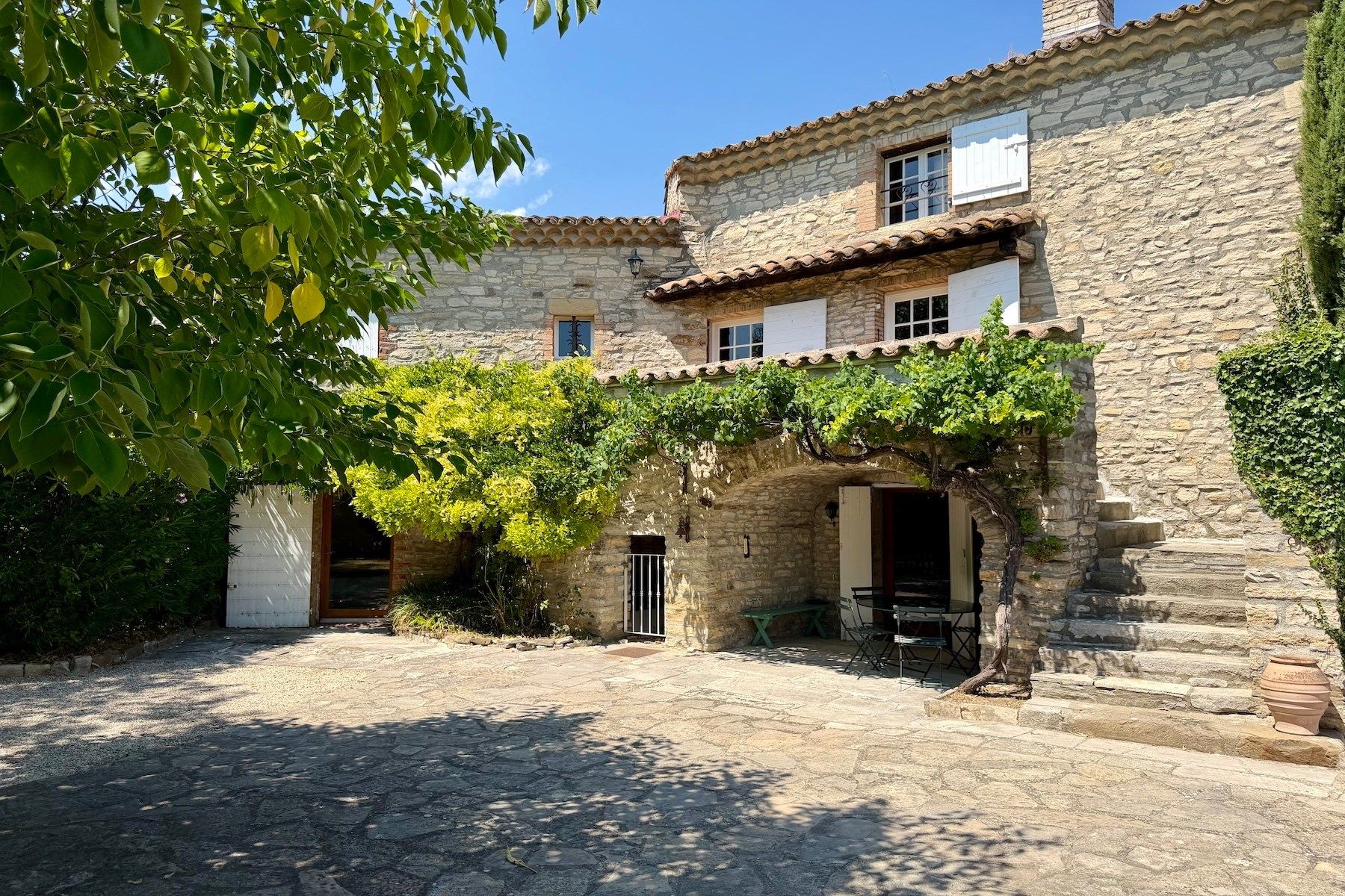 luxury house 6 Rooms for sale on UZES (30700)
