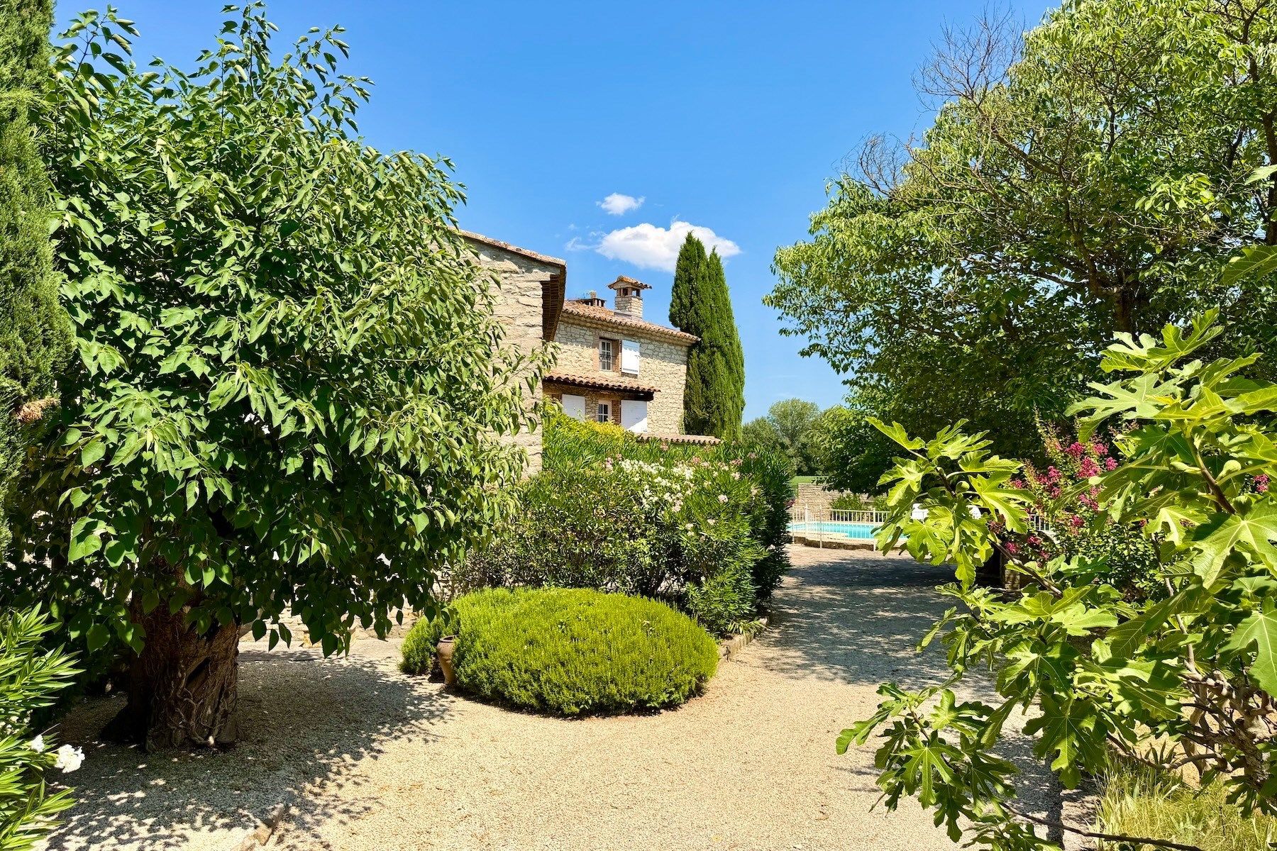 luxury house 6 Rooms for sale on UZES (30700)
