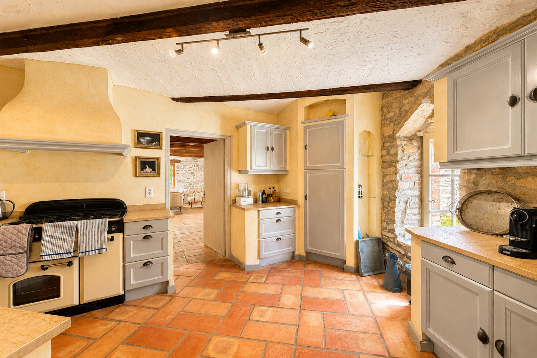 luxury house 6 Rooms for sale on UZES (30700)