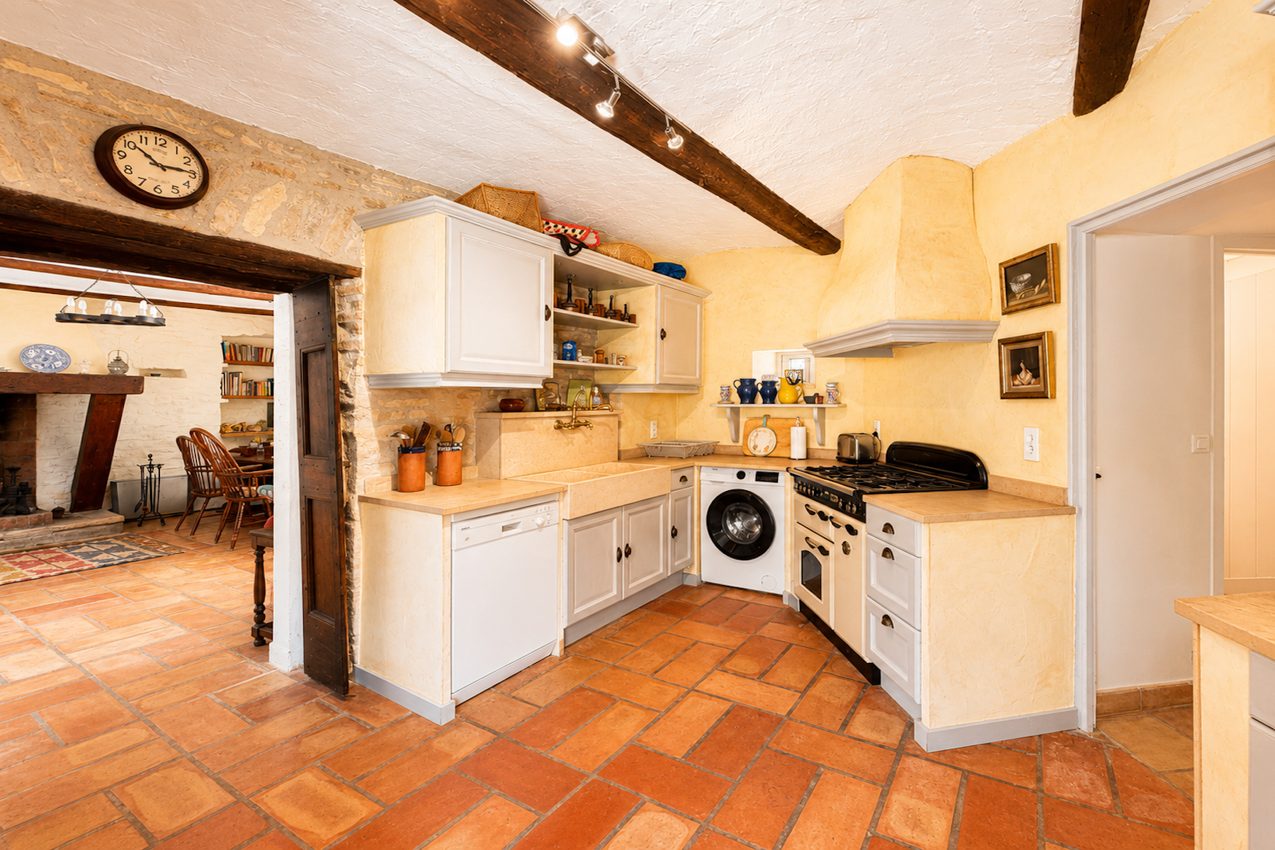 luxury house 6 Rooms for sale on UZES (30700)