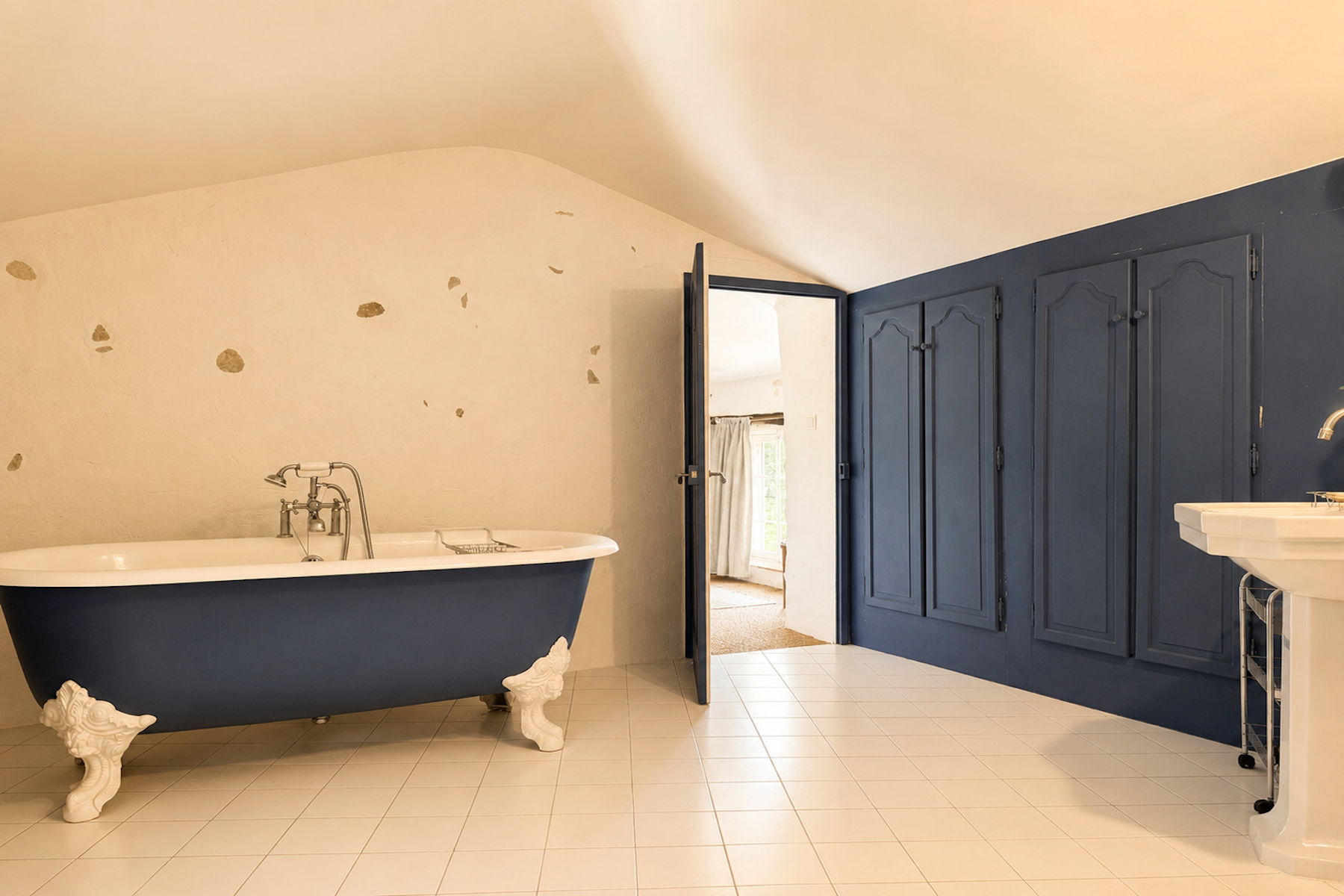 luxury house 6 Rooms for sale on UZES (30700)