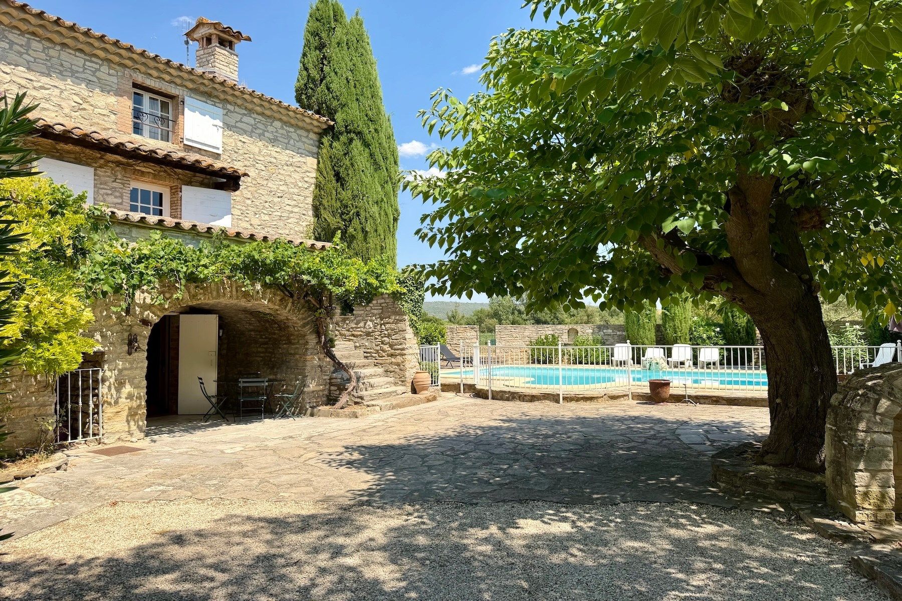 luxury house 6 Rooms for sale on UZES (30700)
