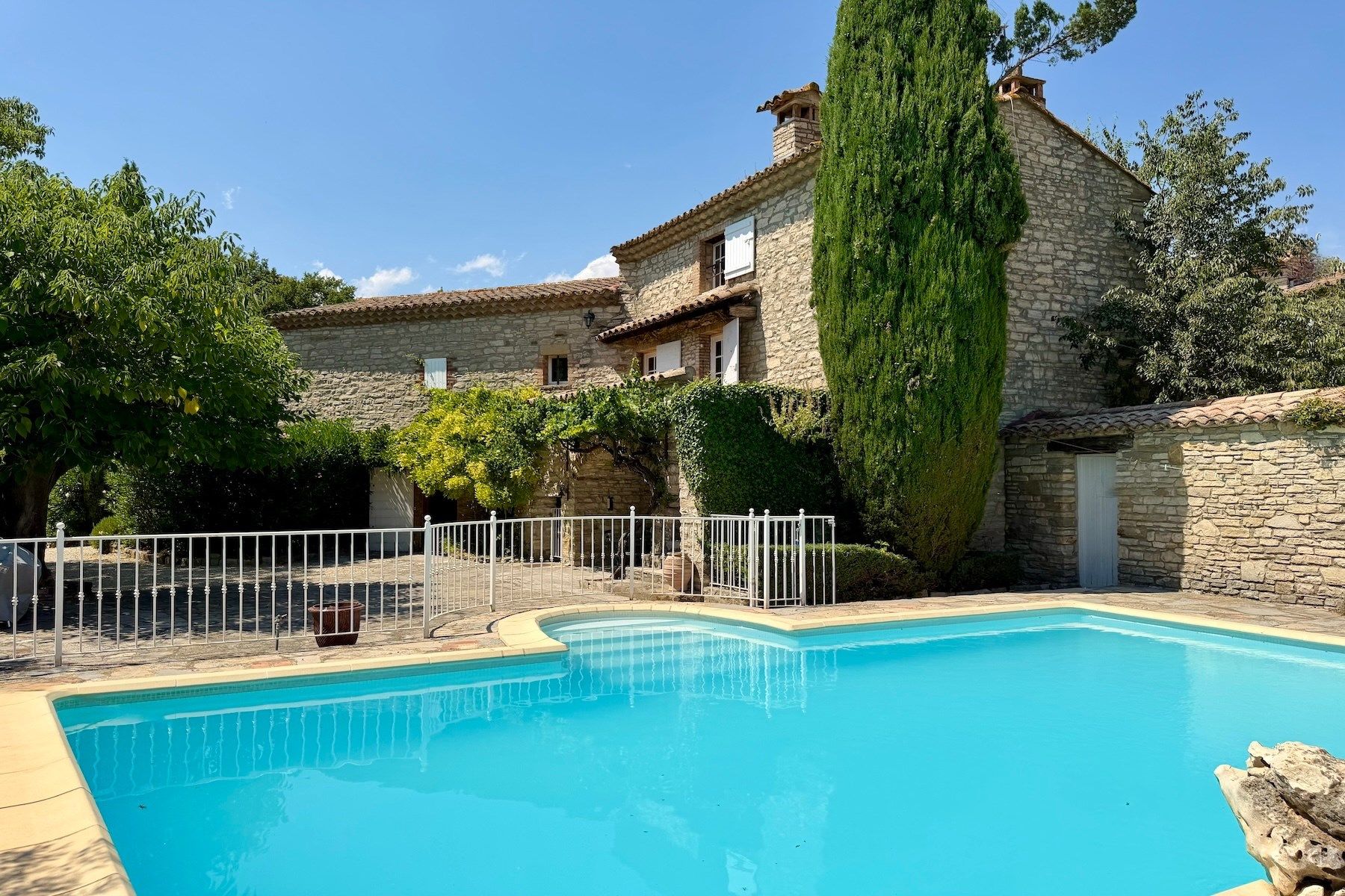 luxury house 6 Rooms for sale on UZES (30700)