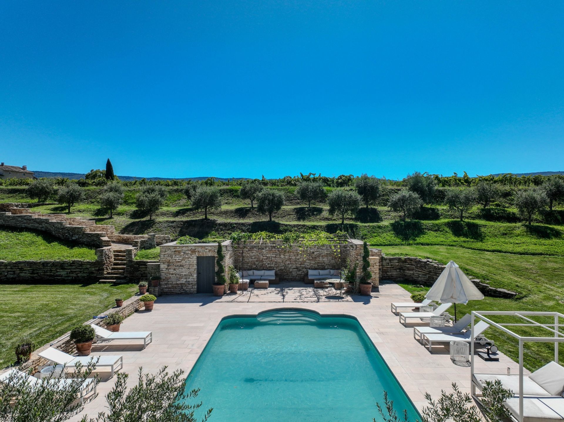 luxury property 11 Rooms for sale on MENERBES (84560)
