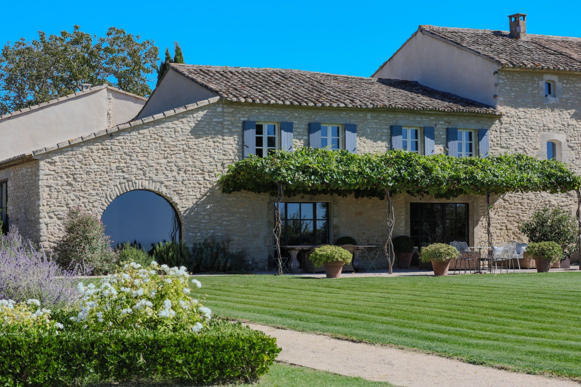 luxury property 11 Rooms for sale on MENERBES (84560)