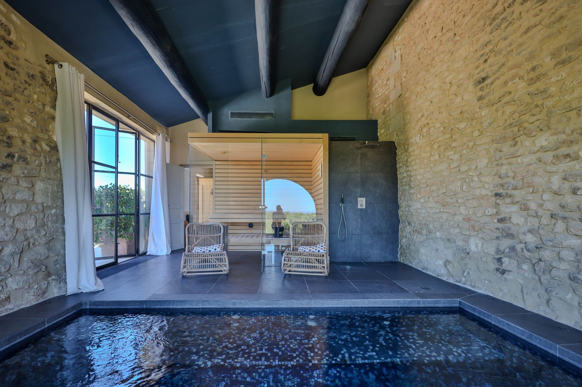 luxury property 11 Rooms for sale on MENERBES (84560)