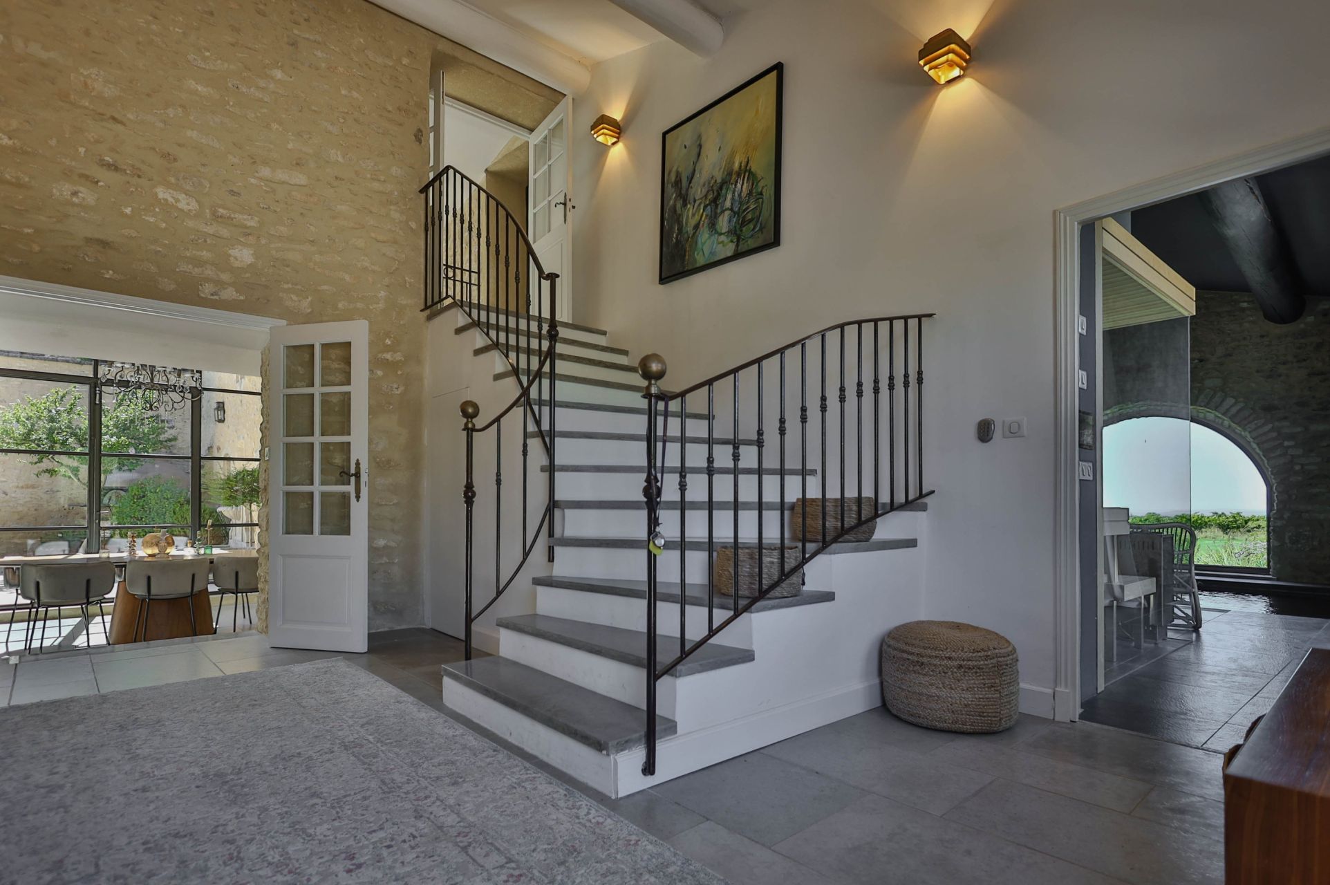 luxury property 11 Rooms for sale on MENERBES (84560)
