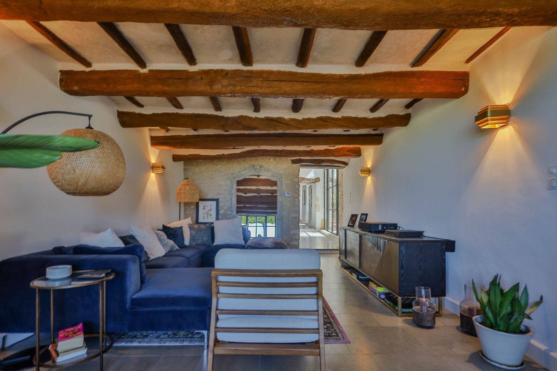 luxury property 11 Rooms for sale on MENERBES (84560)