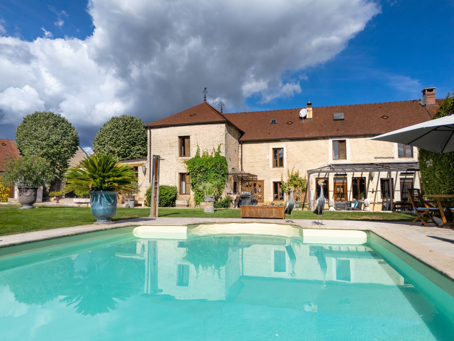 luxury house 11 Rooms for sale on DIJON (21000)