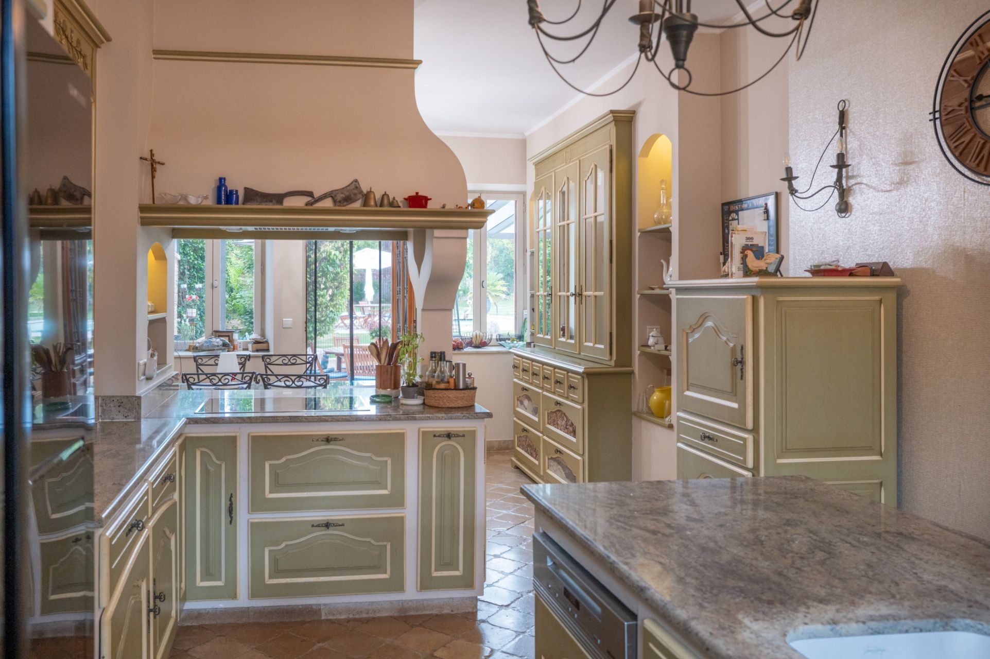luxury house 11 Rooms for sale on DIJON (21000)