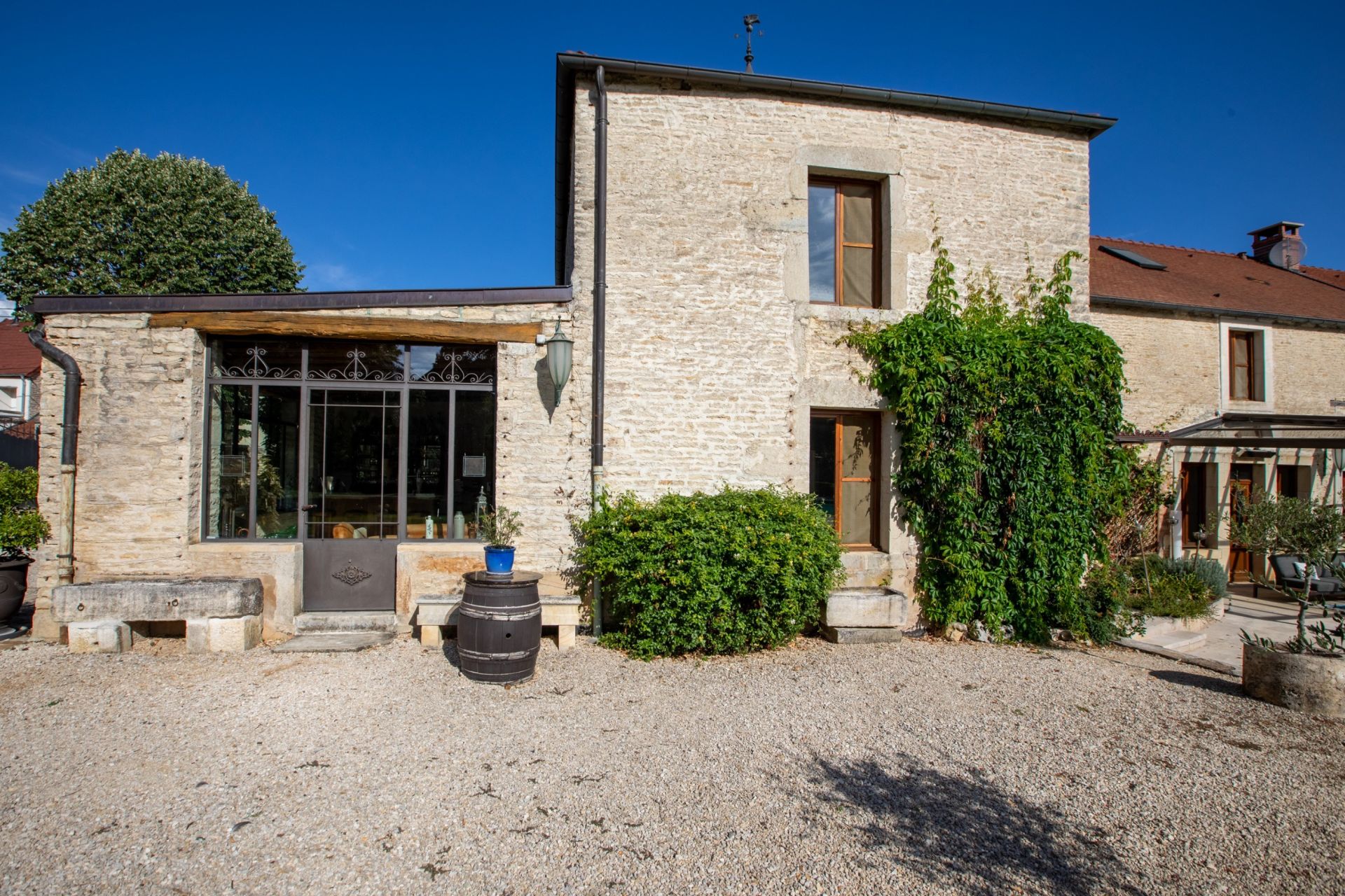 luxury house 11 Rooms for sale on DIJON (21000)