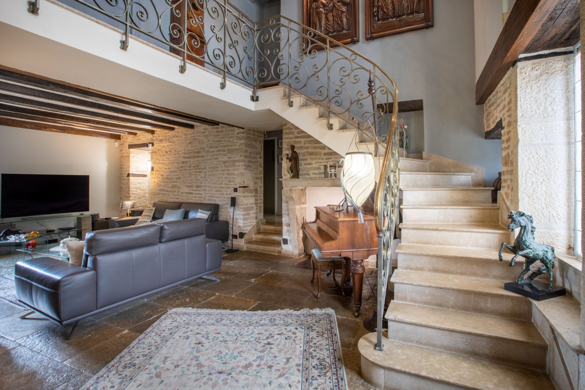 luxury house 11 Rooms for sale on DIJON (21000)