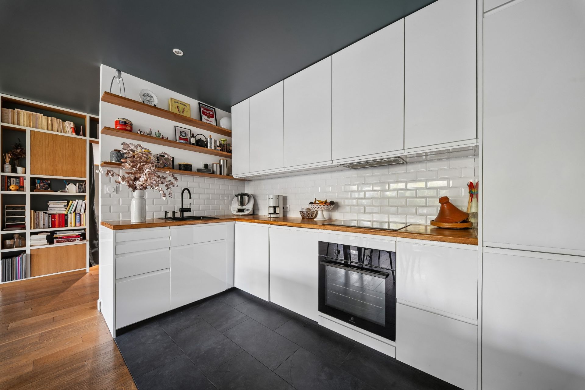 luxury apartment 5 Rooms for sale on NEUILLY SUR SEINE (92200)