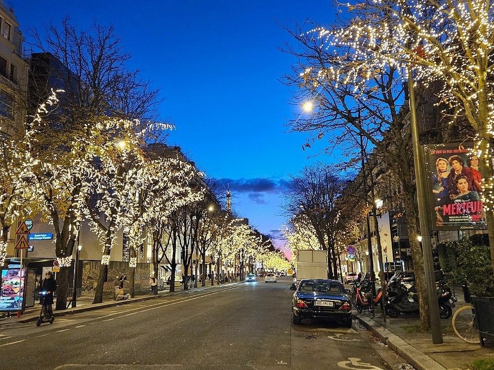 luxury apartment 6 Rooms for sale on PARIS (75008)