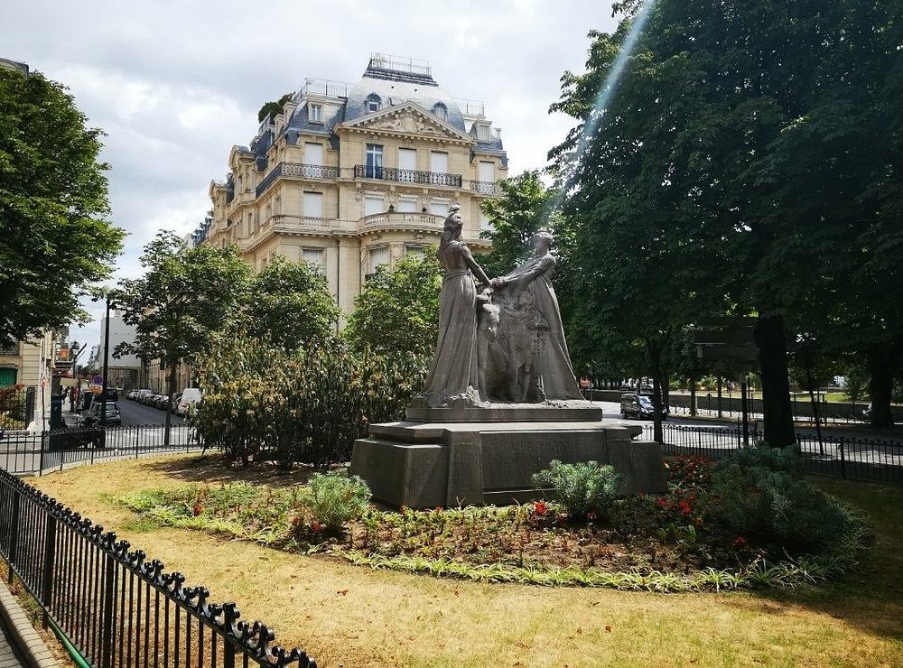 luxury apartment 6 Rooms for sale on PARIS (75008)