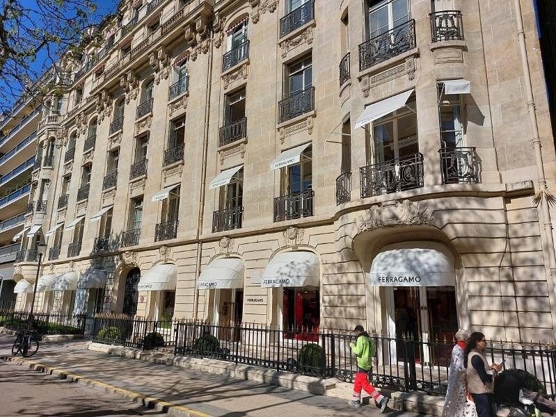 luxury apartment 6 Rooms for sale on PARIS (75008)