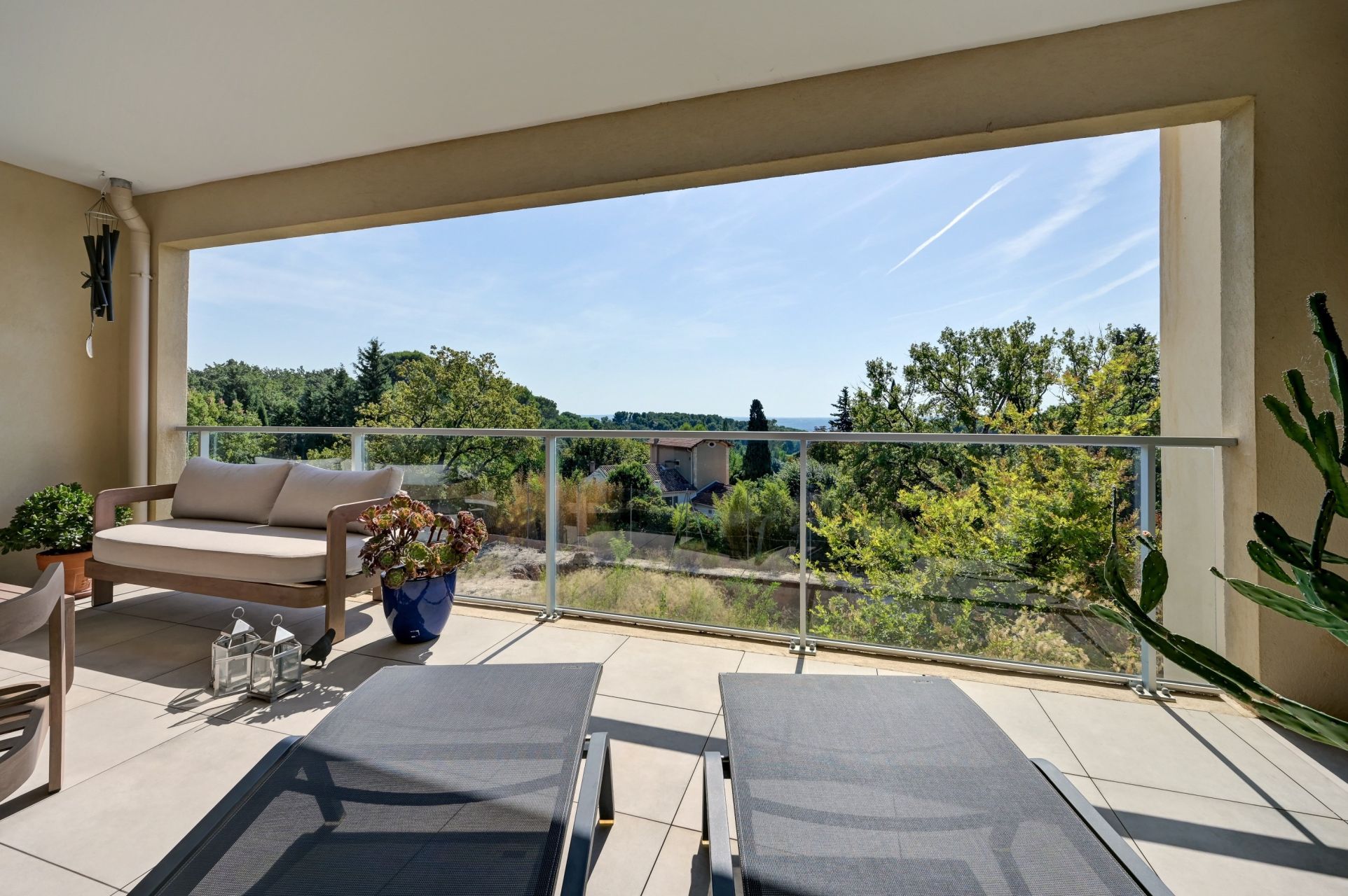 luxury apartment 4 Rooms for sale on AIX EN PROVENCE (13090)