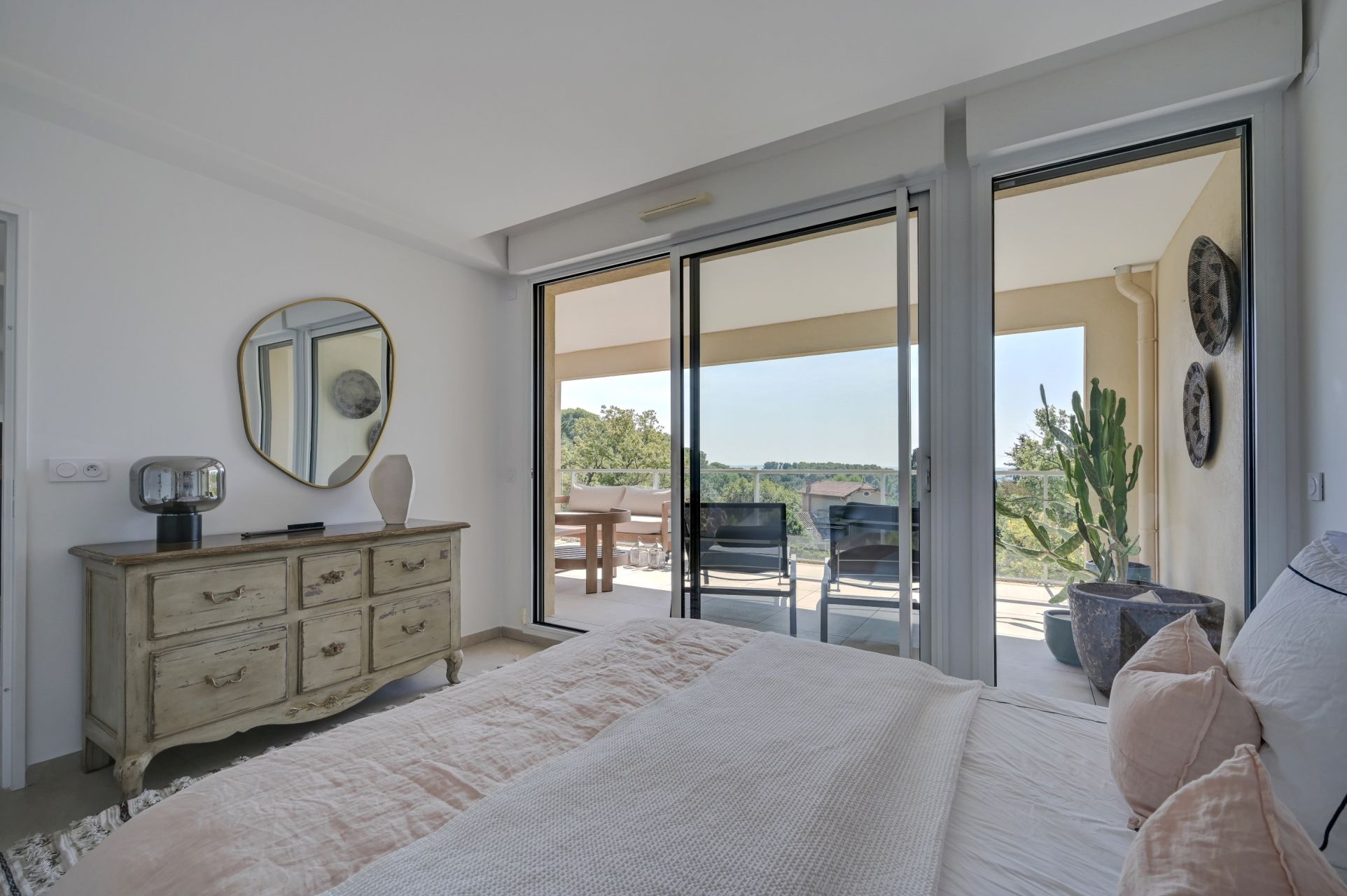 luxury apartment 4 Rooms for sale on AIX EN PROVENCE (13090)