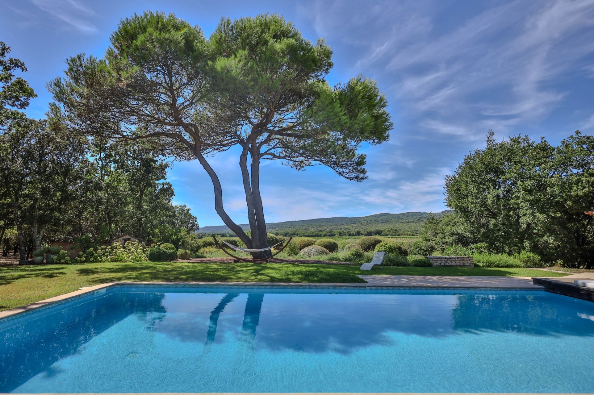 luxury house 10 Rooms for sale on ST SATURNIN LES APT (84490)