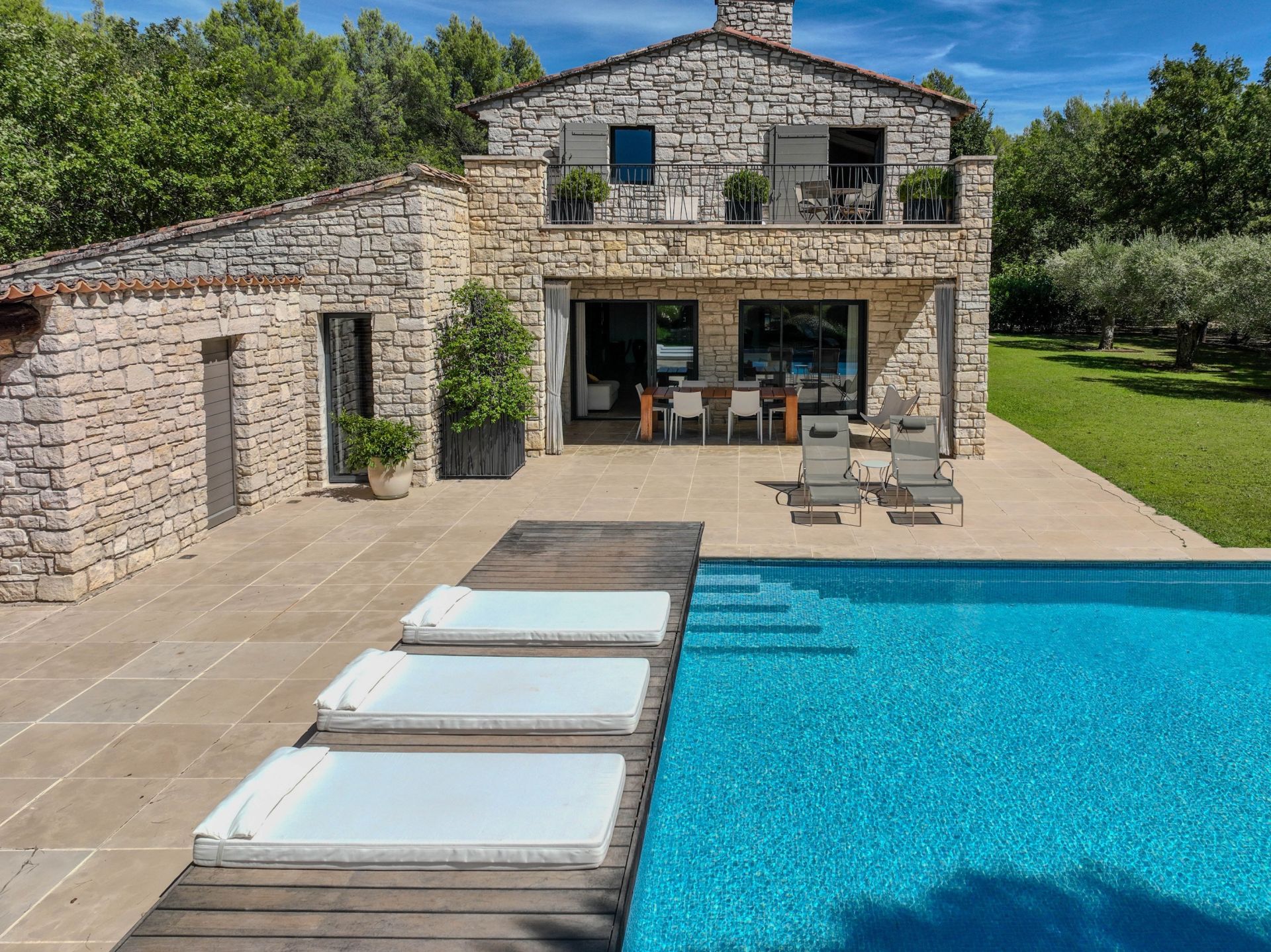 luxury house 10 Rooms for sale on ST SATURNIN LES APT (84490)