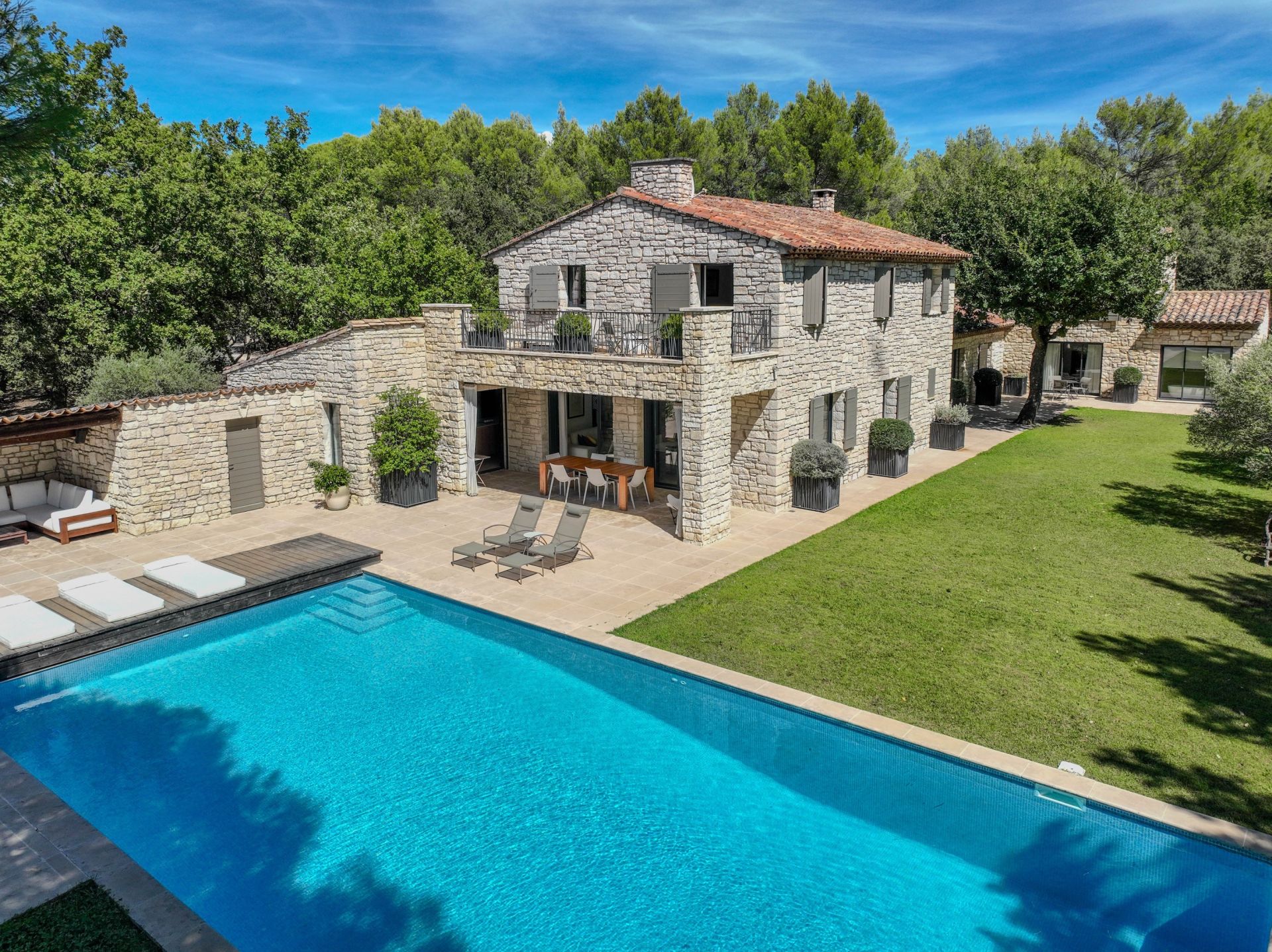 luxury house 10 Rooms for sale on ST SATURNIN LES APT (84490)