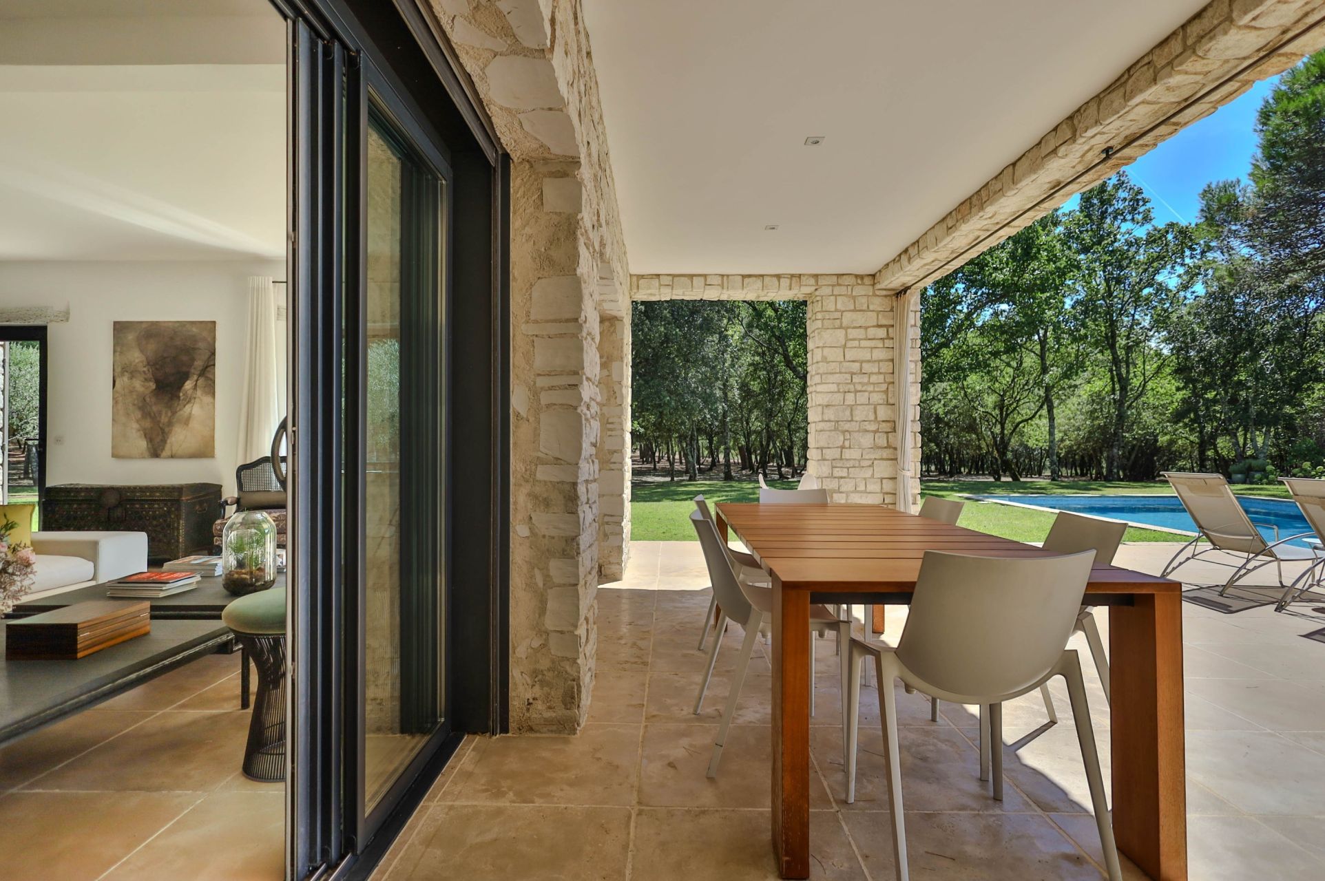 luxury house 10 Rooms for sale on ST SATURNIN LES APT (84490)
