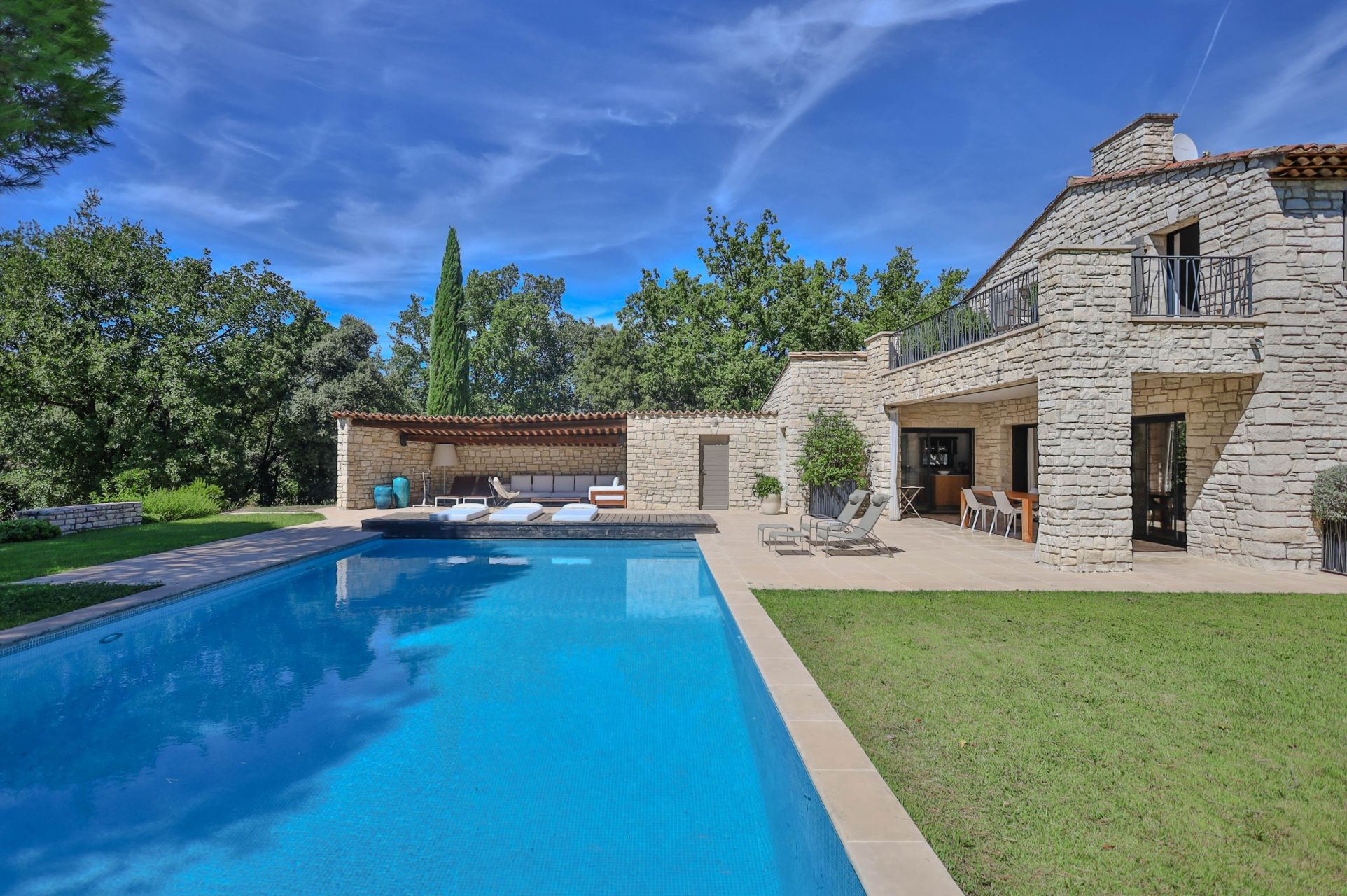 luxury house 10 Rooms for sale on ST SATURNIN LES APT (84490)