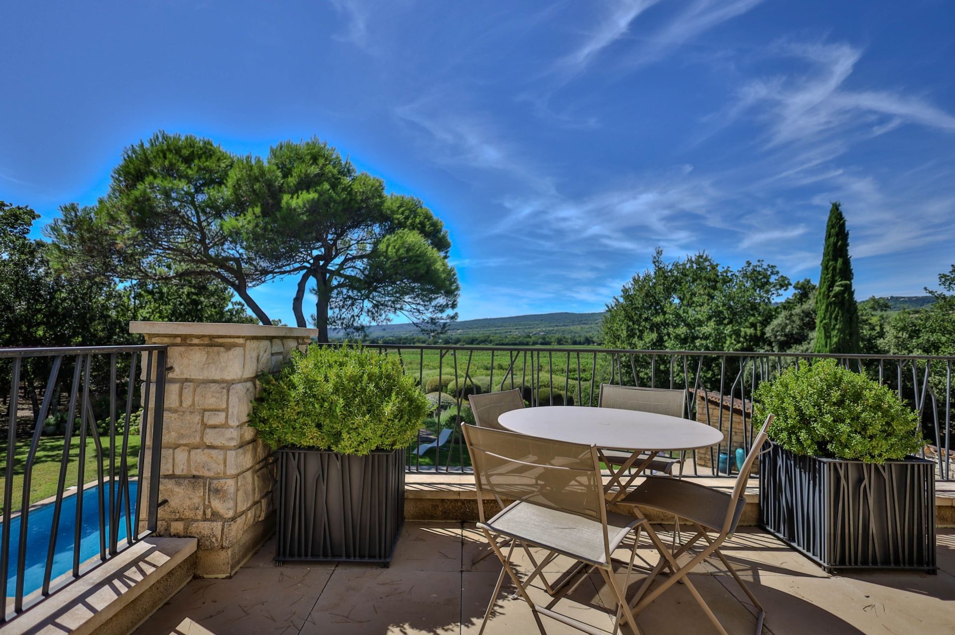 luxury house 10 Rooms for sale on ST SATURNIN LES APT (84490)