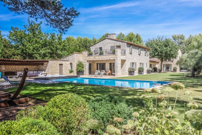 luxury house 10 Rooms for sale on ST SATURNIN LES APT (84490)