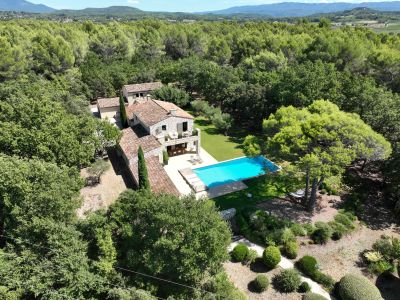 Sale Luxury house Saint-Saturnin-lès-Apt 10&nbsp;Rooms 295&nbsp;m²