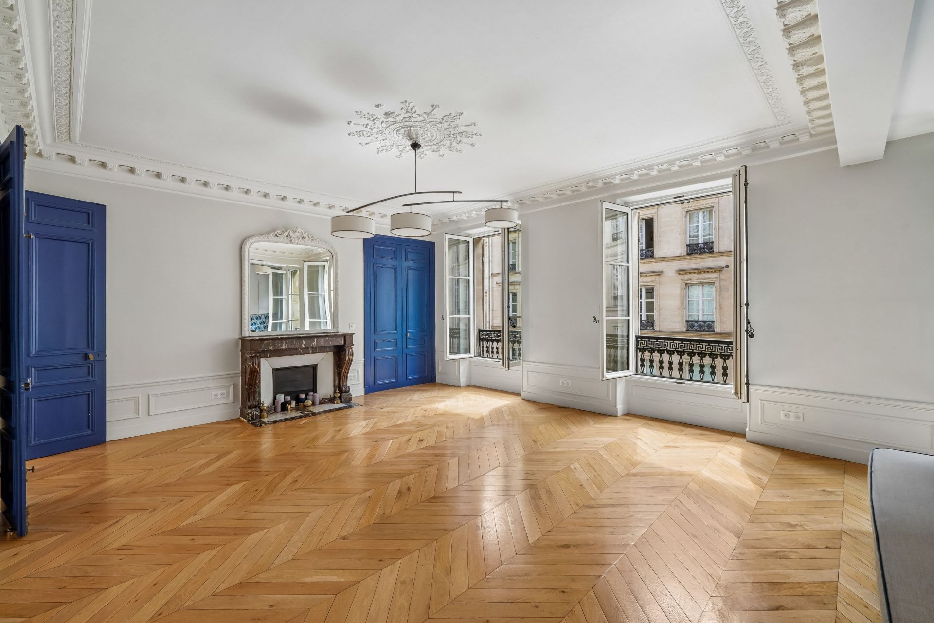 luxury apartment 6 Rooms for sale on PARIS (75009)