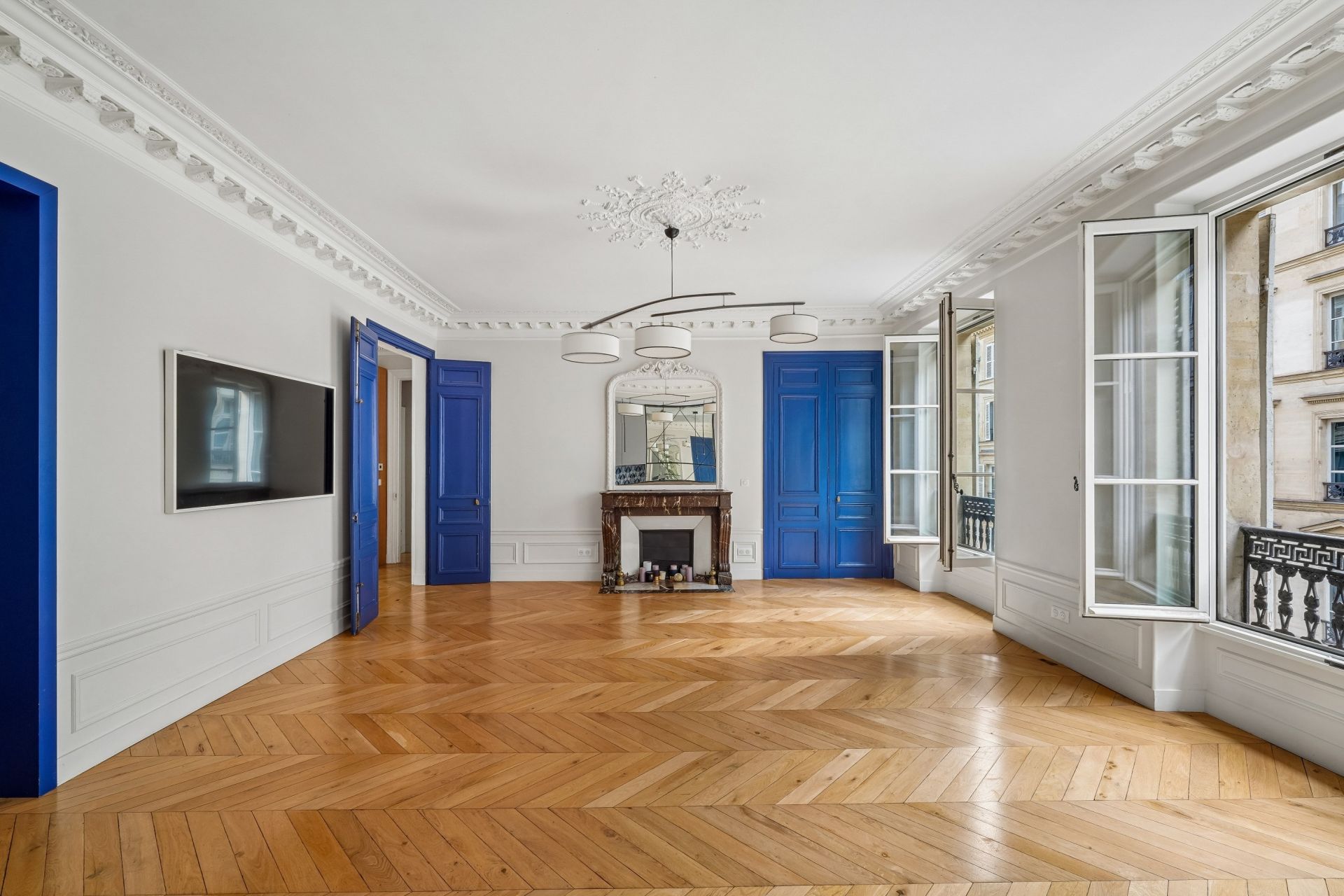 luxury apartment 6 Rooms for sale on PARIS (75009)
