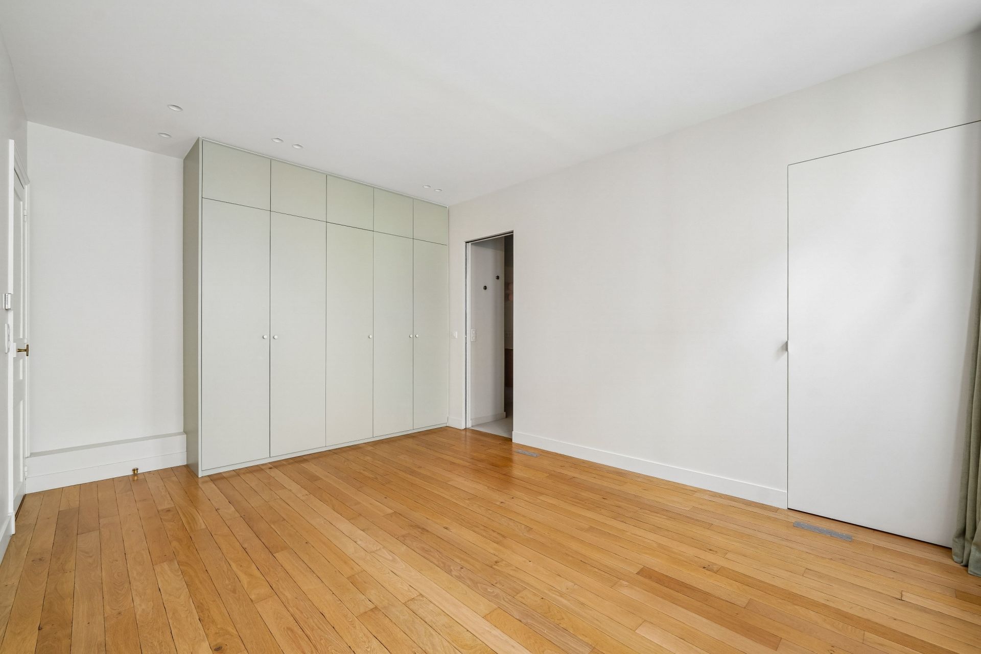 luxury apartment 6 Rooms for sale on PARIS (75009)