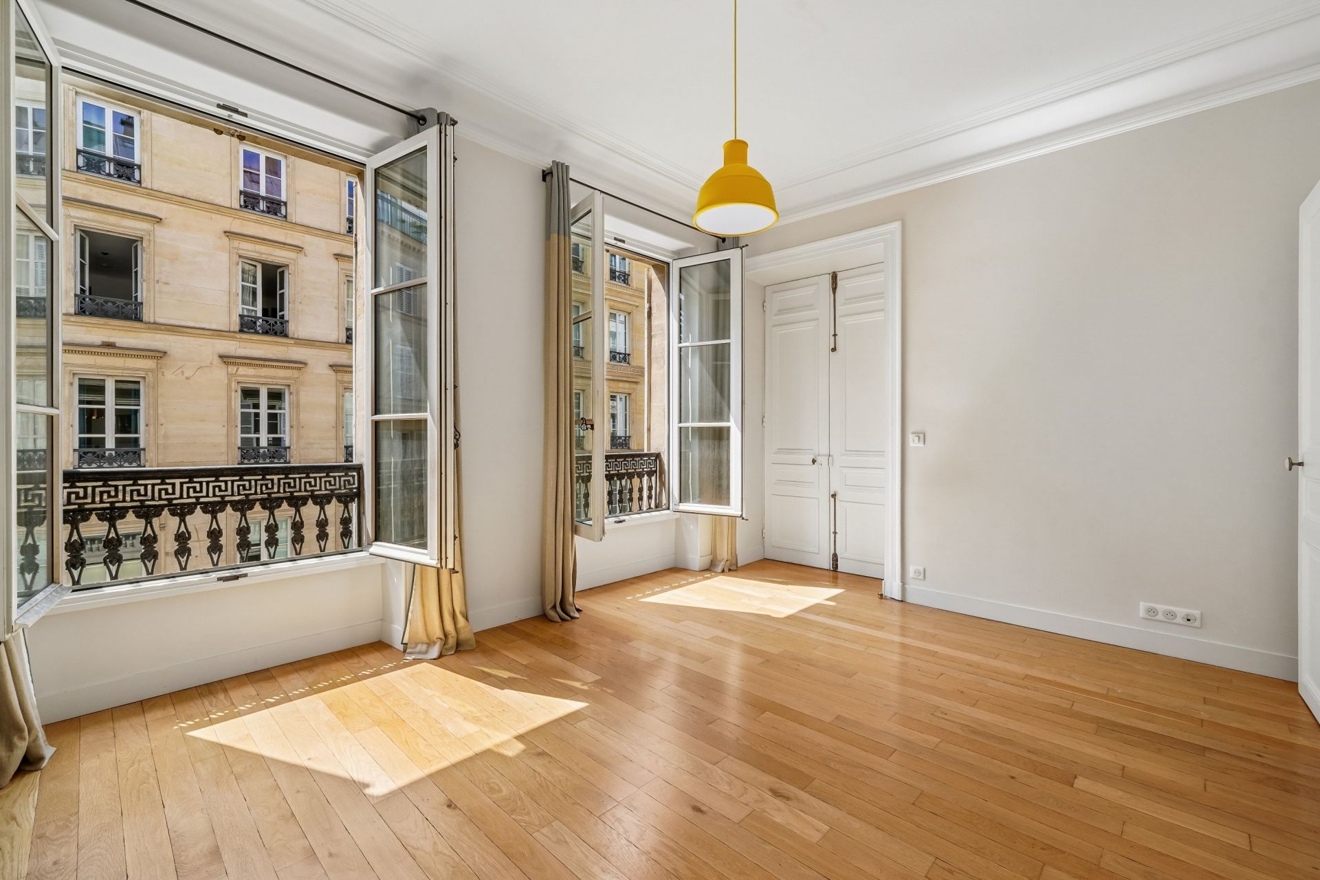 luxury apartment 6 Rooms for sale on PARIS (75009)