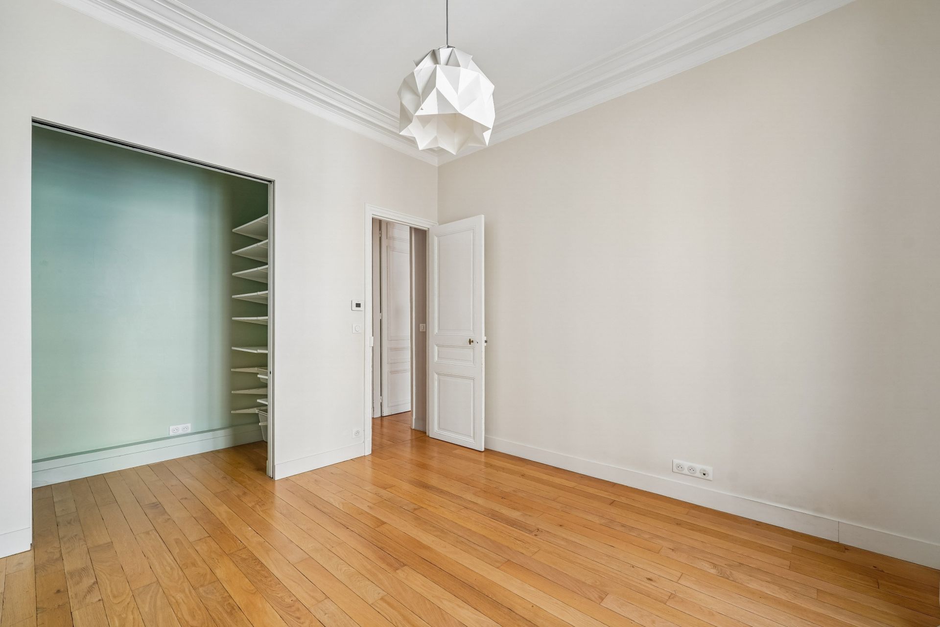 luxury apartment 6 Rooms for sale on PARIS (75009)