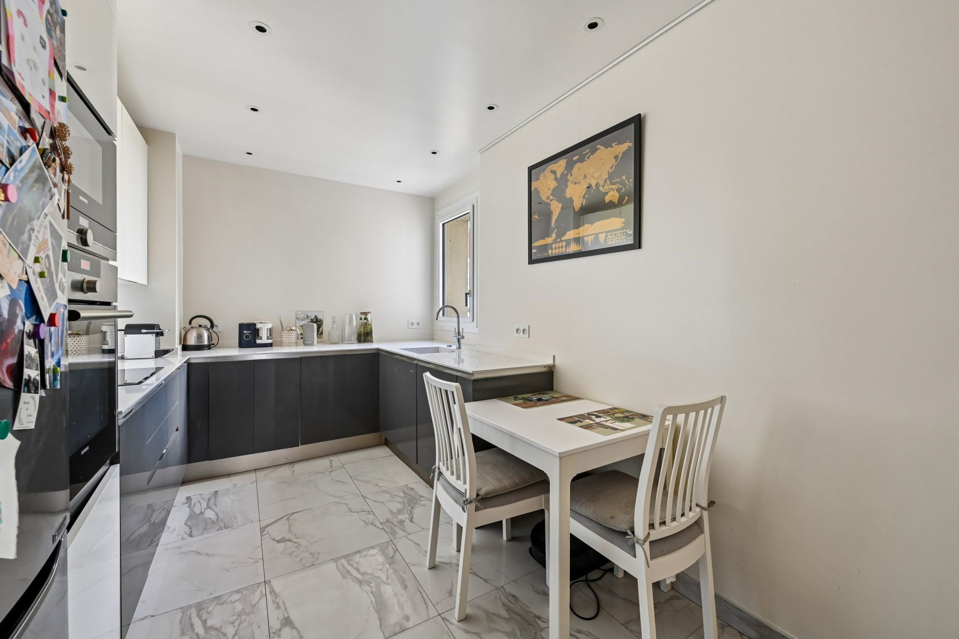 luxury apartment 5 Rooms for sale on NEUILLY SUR SEINE (92200)