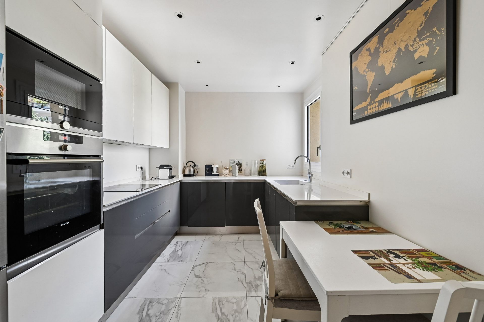 luxury apartment 5 Rooms for sale on NEUILLY SUR SEINE (92200)