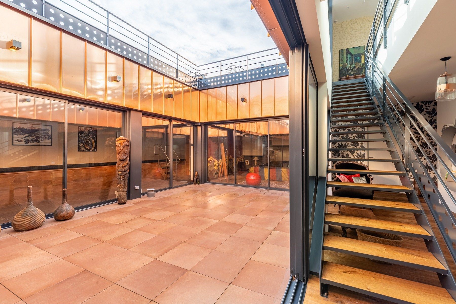 luxury apartment 7 Rooms for sale on BORDEAUX (33000)
