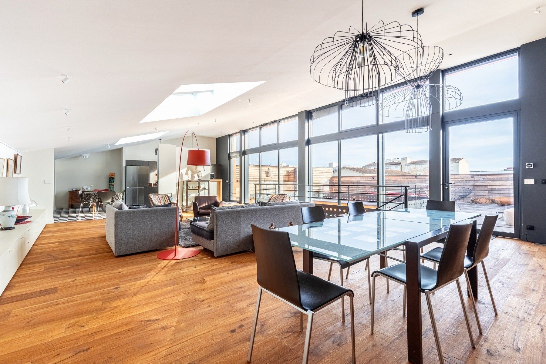 luxury apartment 7 Rooms for sale on BORDEAUX (33000)