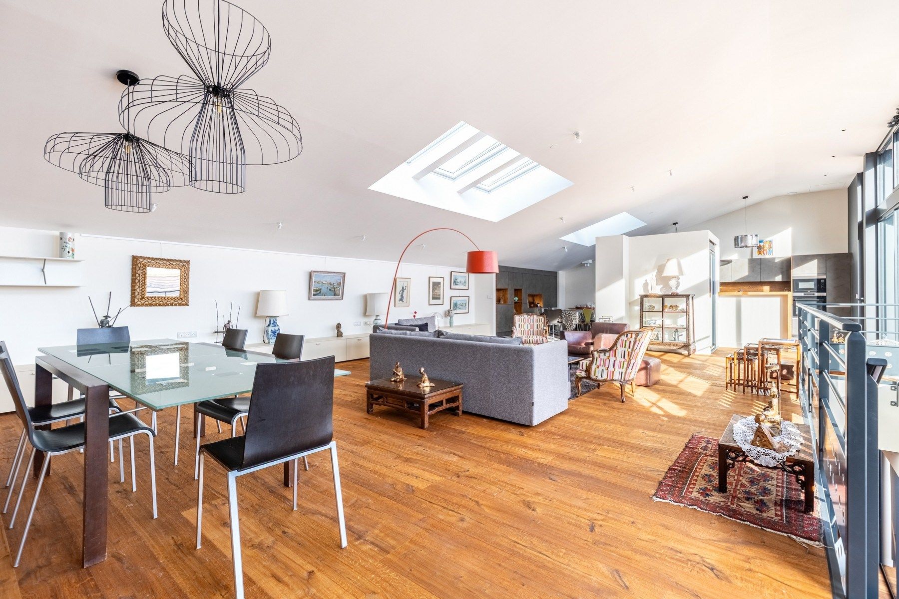 luxury apartment 7 Rooms for sale on BORDEAUX (33000)